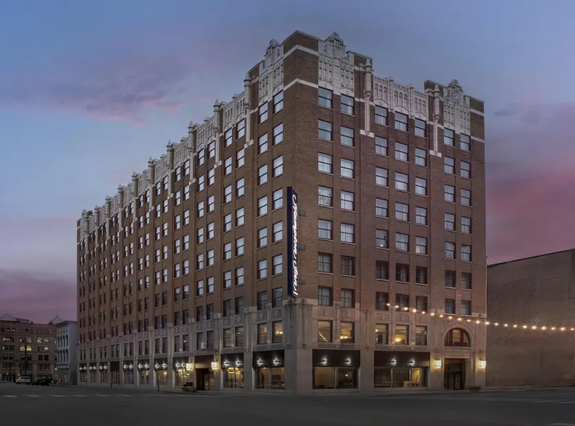 Hampton Inn Indianapolis Downtown Across from Circle Centre - Image 1