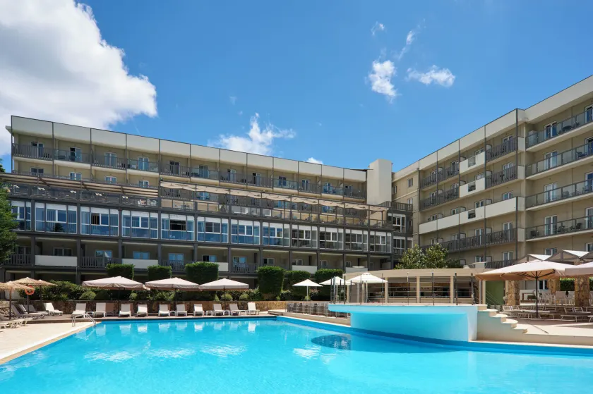 Ariti Grand Hotel - Image 1