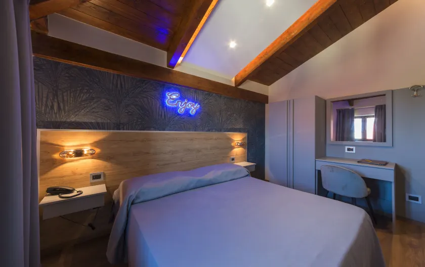 Hotel Vogue - Image 1