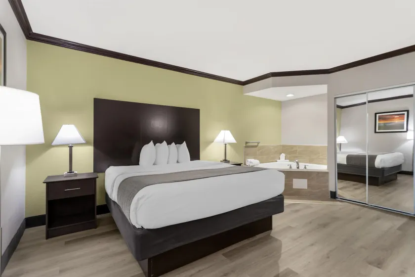 Best Western Asheville-Blue Ridge Parkway - Image 1