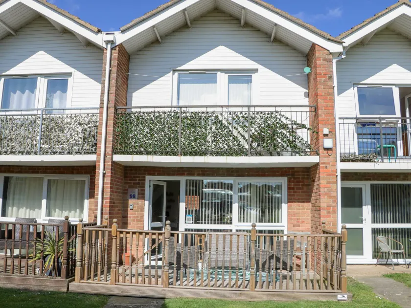 Corton Retreats At Waterside Park - Image 1