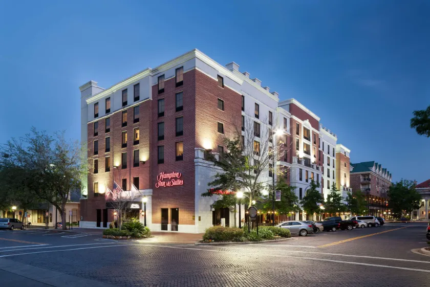 Hampton Inn & Suites Gainesville-Downtown - Image 1