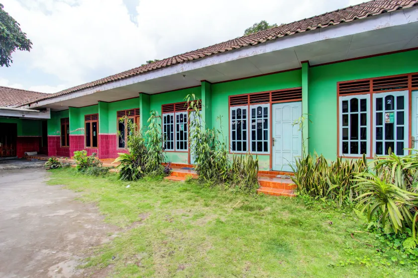 Hotel O Pondok Wisata Kurniawan 2NearWonogondang Camp ( Bumi Perkemahan Wonogondang ) - Image 1