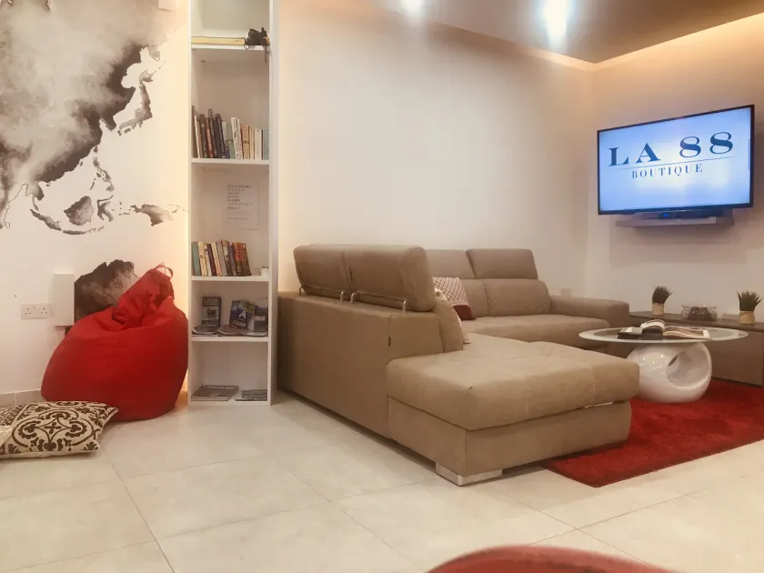 LA 88 Boutique - Image 1