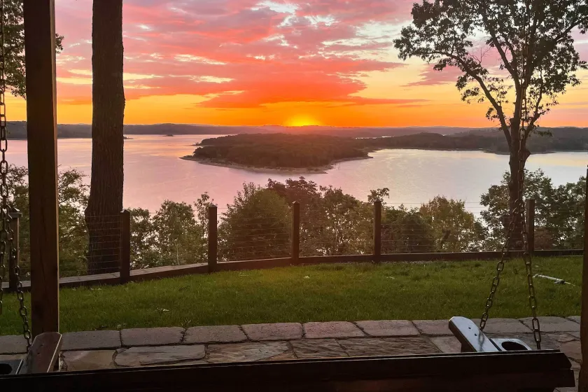 Beaver Lake Retreat w/ Lake Access & Fire Pit! - Image 1