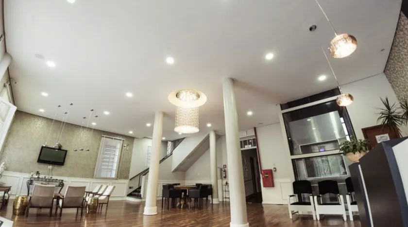 MOVA Hotel D'oeste - Localizado em frente a Praça Principal da Cidade, na área Central - Pé na Praça - Lobby