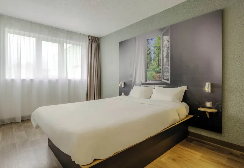 B&B HOTEL Cambrai - Image 1