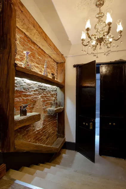 West Palace - Interior entrance