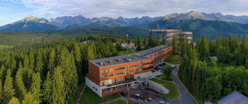 Zespół Tatry - Hotel Tatry i Budynek Turystyczny - Image 1