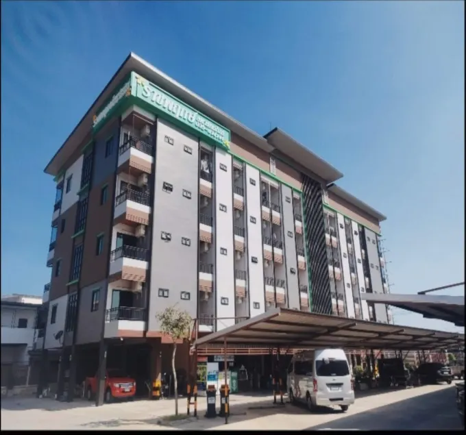 OYO 75504 Ratchapruek Apartment Angthong - Image 1