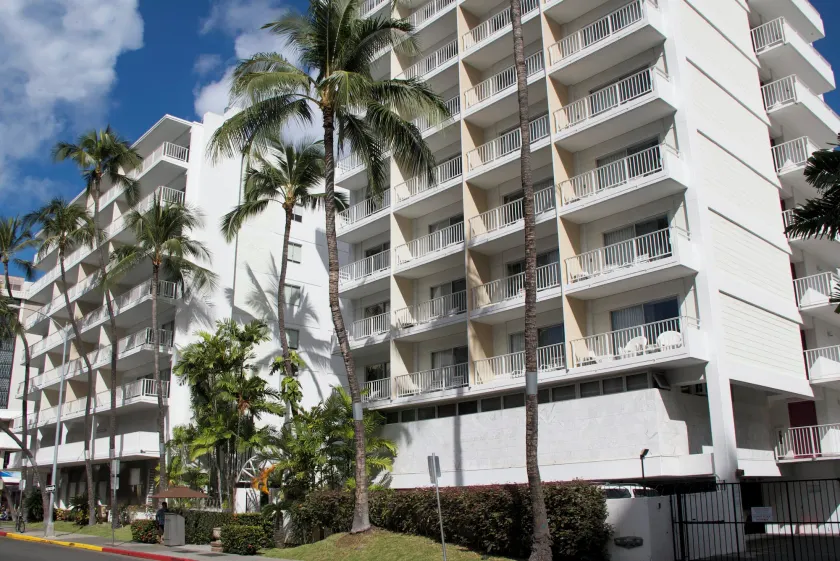 Oasis Hotel Waikiki - Image 1