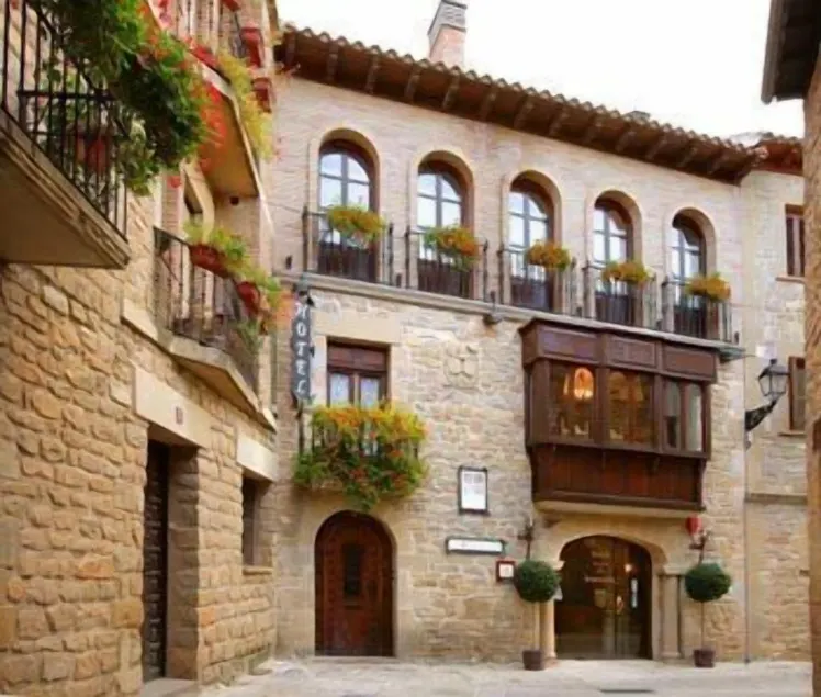 Hotel Merindad de Olite - Image 1