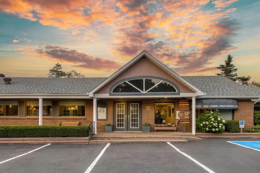 Dannys Suites, SureStay Collection by Best Western - Image 1