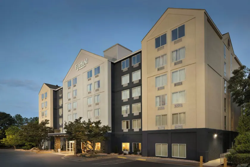 Fairfield Inn & Suites by Marriott Atlanta Vinings/Galleria - Image 1