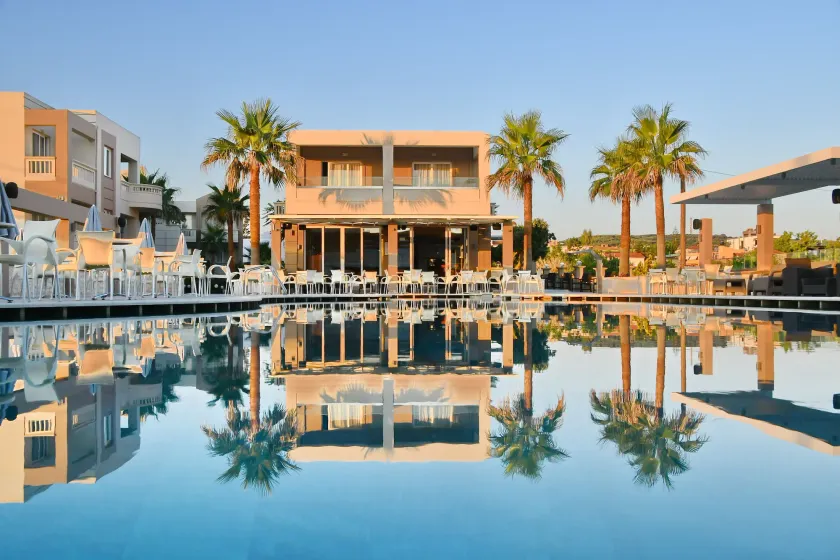 Castro Beach Hotel - Image 1