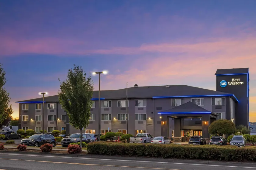 Best Western Cascade Inn & Suites - Image 1