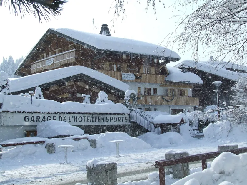 Loc'Hotel Alpen Sports - Image 1