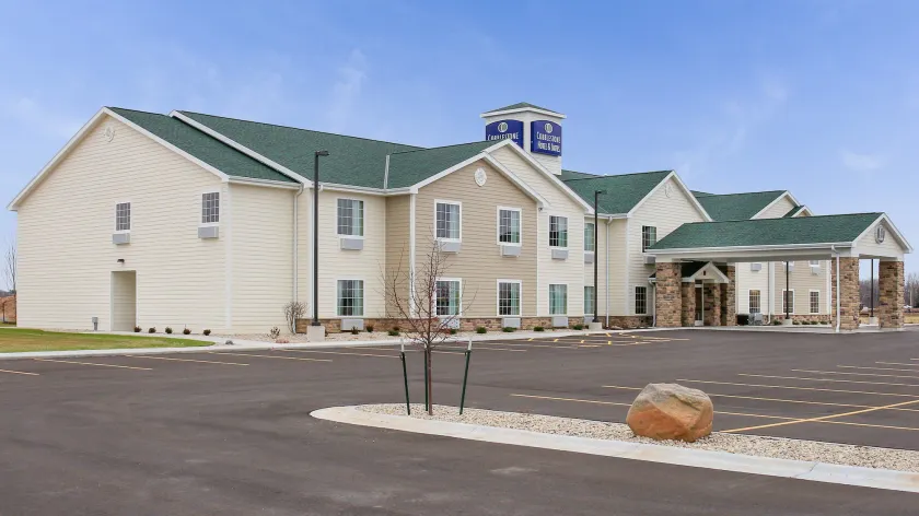 Cobblestone Hotel & Suites Pulaski/Green Bay - Image 1