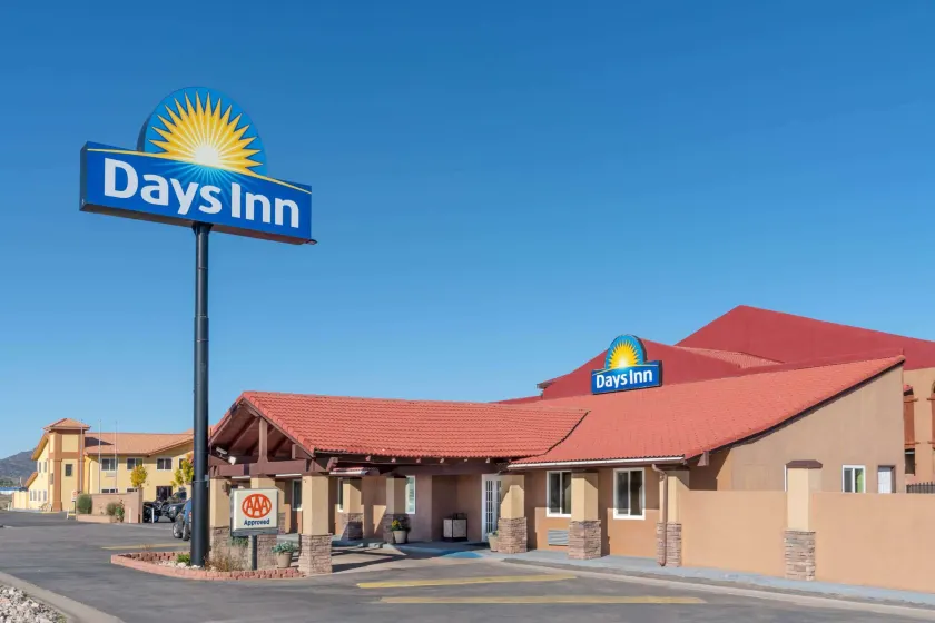 Days Inn by Wyndham Grants - Image 1