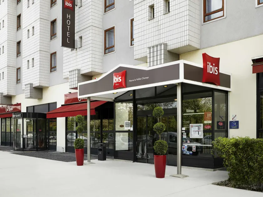 ibis Marne la Vallée Champs - Image 1