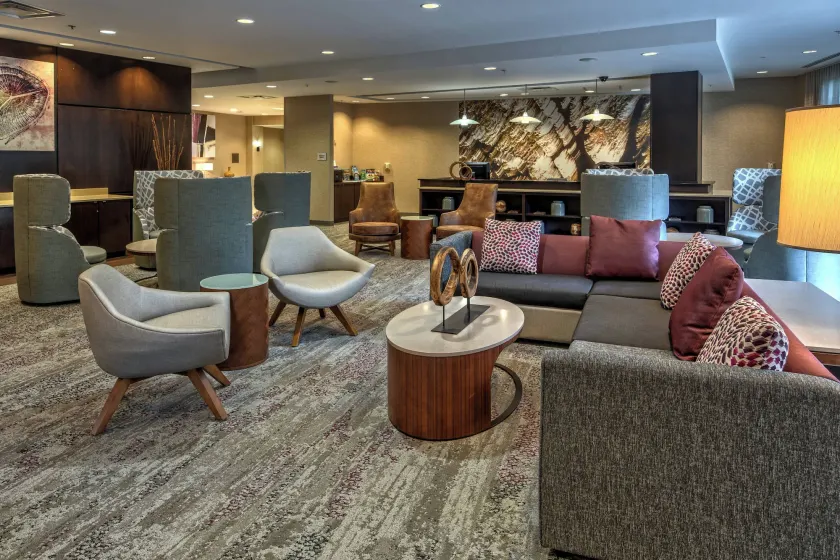 Courtyard Newport News Airport - Image 1
