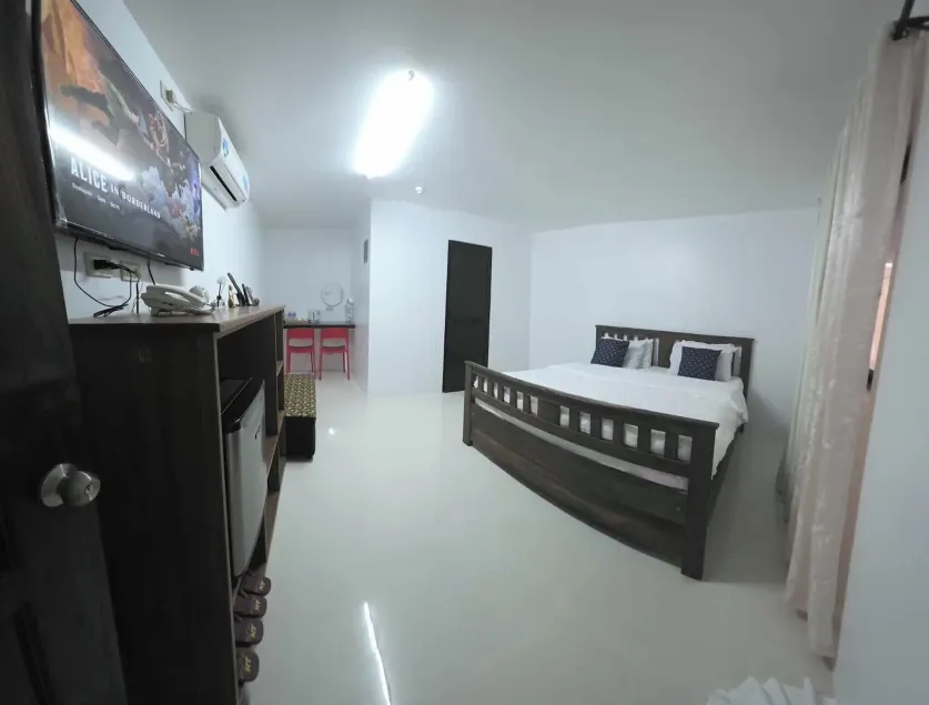 Wombats Beach Resort - Image 1