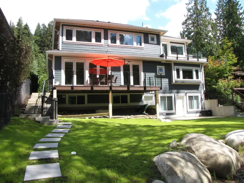 Riverfront Bed and Breakfast - Image 1