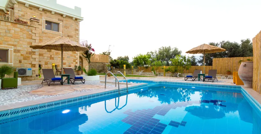 Nikolas Villas Kamilari - Image 1