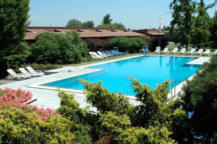 Golf Hotel - Image 1