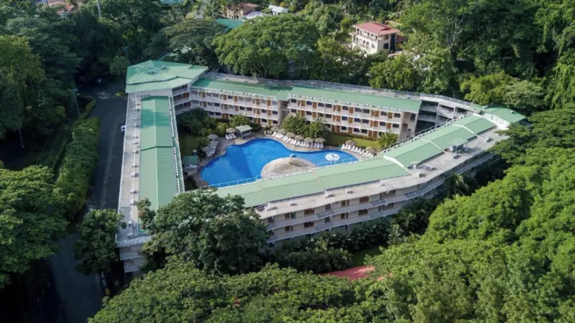 Hotel Arenas en Punta Leona - Image 1