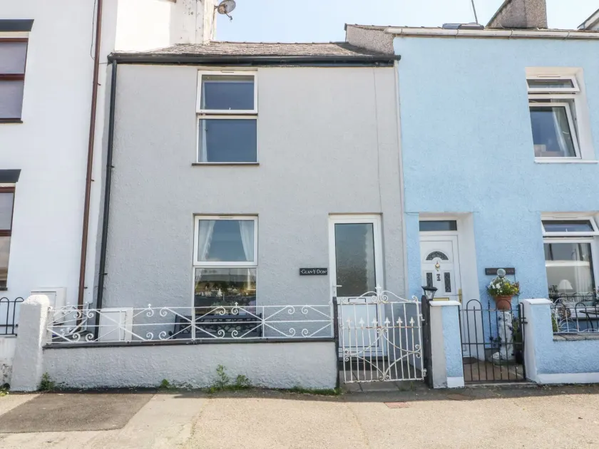 Glan Y Don - Image 1