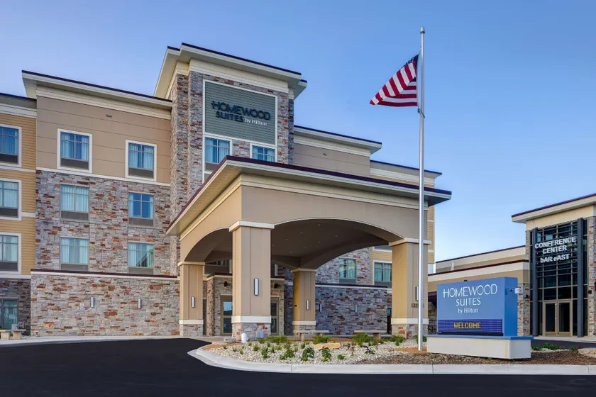 Homewood Suites by Hilton Oak Creek Milwaukee - Image 1