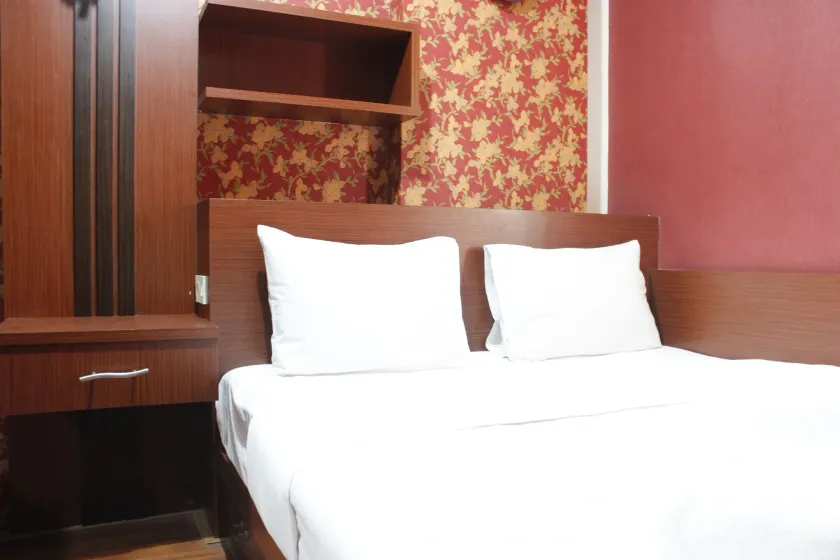 Parquette 2BR Gateway Ahmad Yani Cicadas Apartment - Image 1
