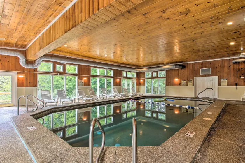 Chic Resort Condo ~ 1 Mi to Attitash Mountain! - Innvendig
