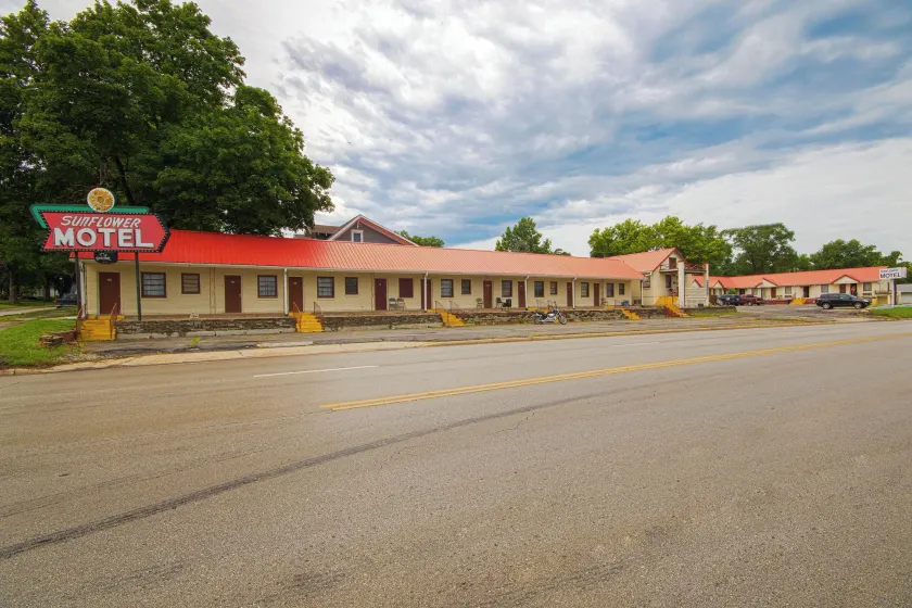 Sunflower Motel Hiawatha By OYO - Image 1
