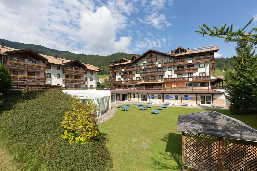 Golf Hotel - Image 1