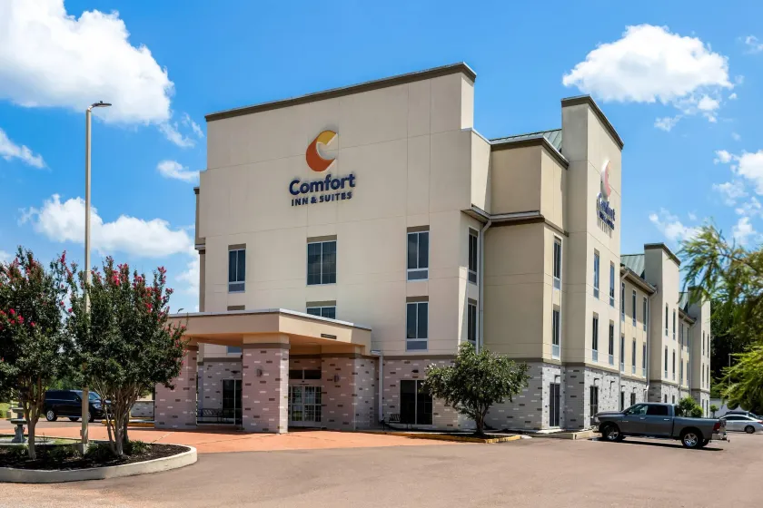Comfort Inn & Suites Grenada - Image 1