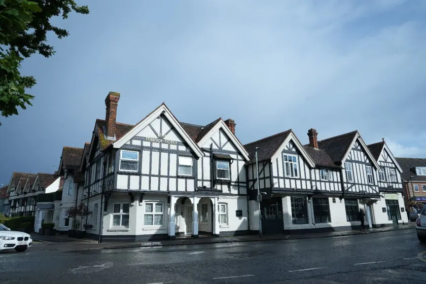 Hotel Manor - Datchet, Windsor - Image 1