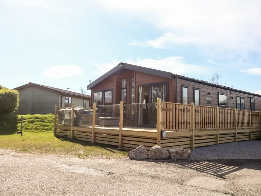 Curlew Lodge - Image 1