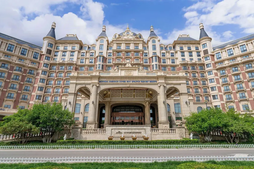 Howard Johnson Junhe Hot Springs Resort Beijing - Image 1