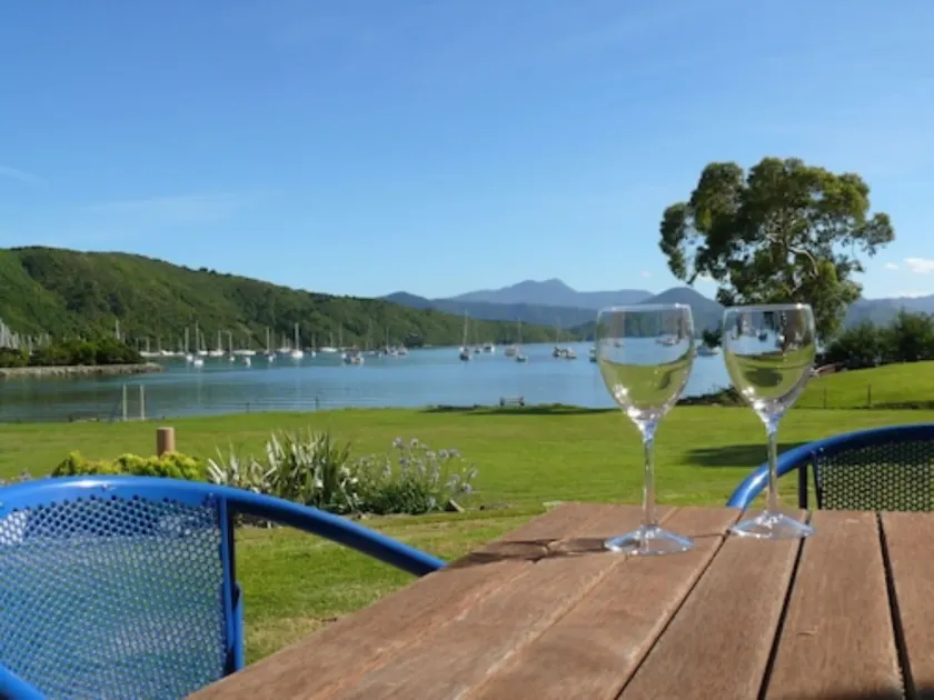 Bay Vista Waterfront Motel Picton - Image 1