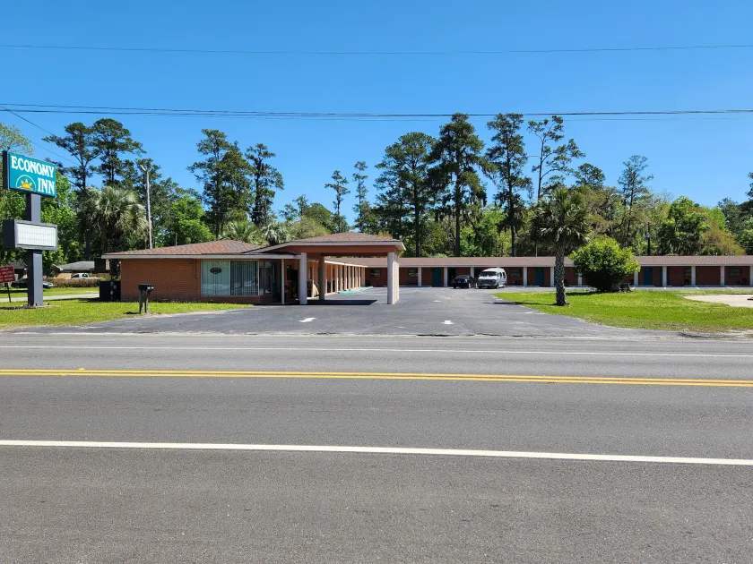 Economy Inn - Image 1