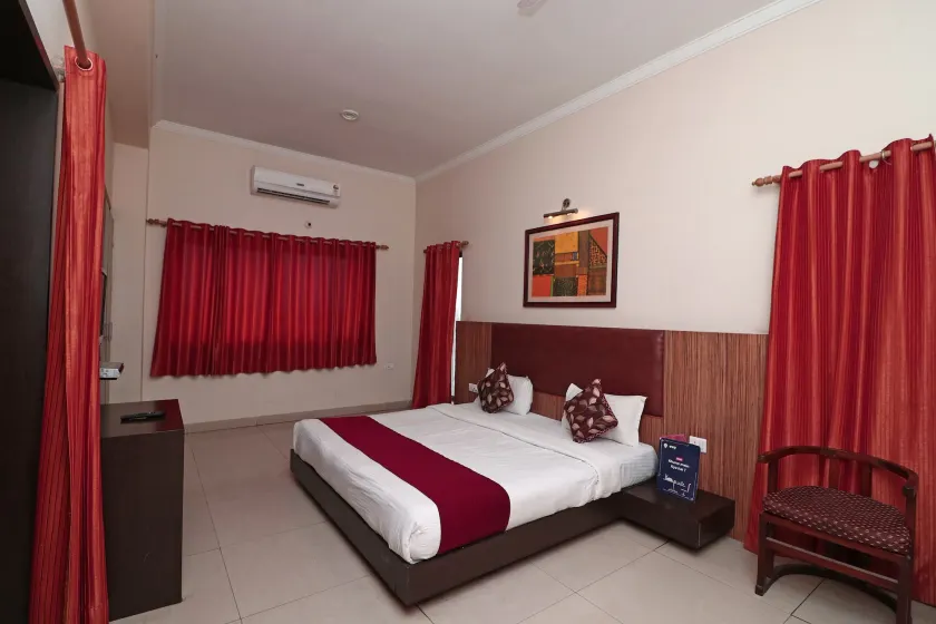 OYO 4754 Hotel Center Point - Image 1