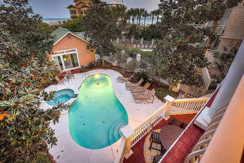 Slainte 6 Bedroom Holiday Home by Five Star Properties - Image 1
