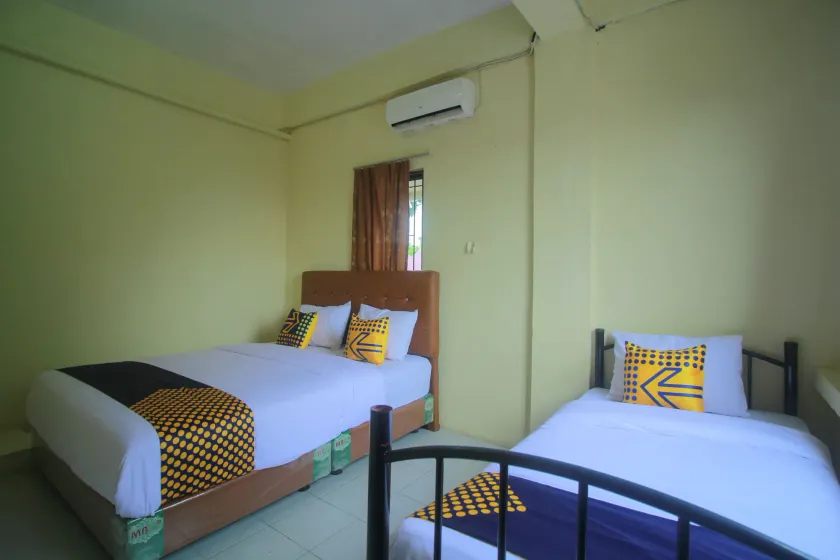 SPOT ON 2305 Andys Nur Penginapan - Image 1