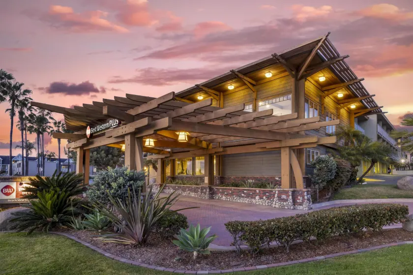Best Western Plus Beach View Lodge Carlsbad - Image 1