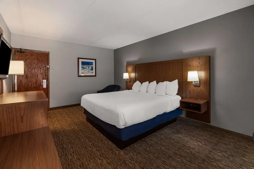 Best Western Bridgeview Hotel - Image 1