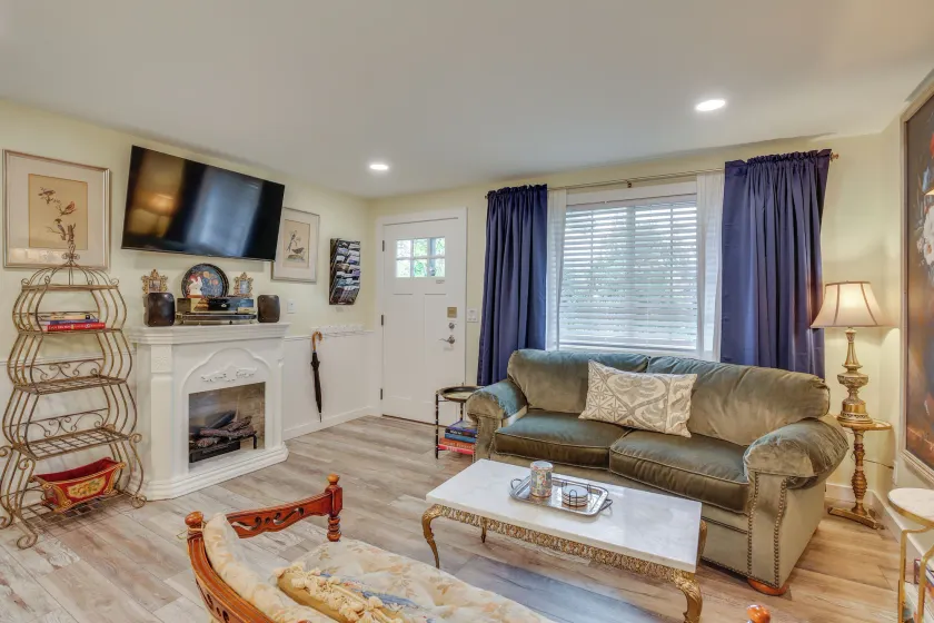 Hot Tub & Fenced Yard: Cozy Cottage Grove Home - Image 1