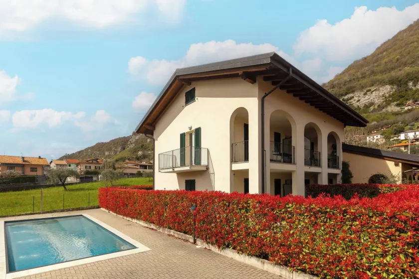 Serenity Como Lake View Apartment with Pool - Image 1