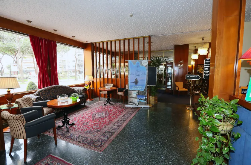 Hotel Royal Palace - Image 1